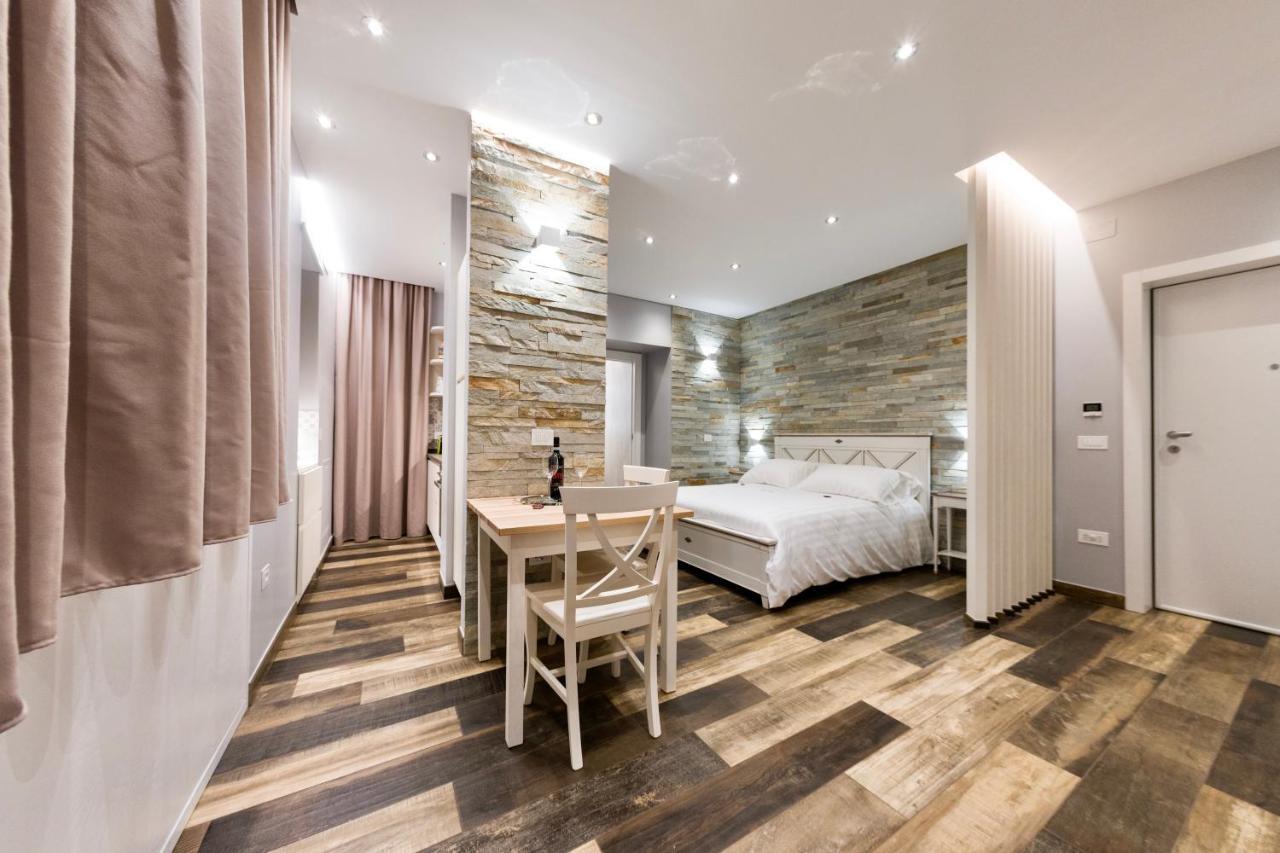 Oggi E Domani Apartment เนเปิลส์ ภายนอก รูปภาพ