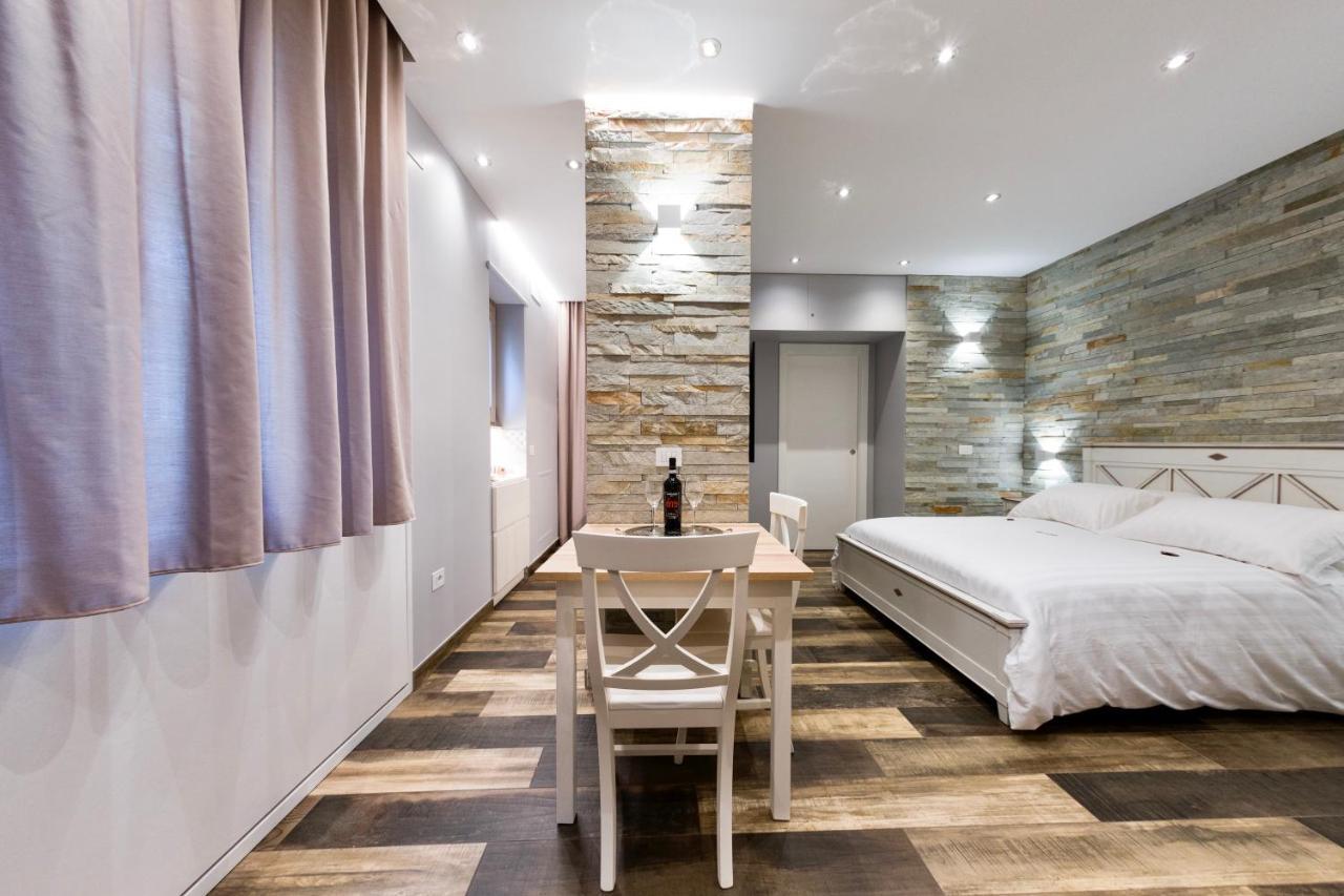 Oggi E Domani Apartment เนเปิลส์ ภายนอก รูปภาพ